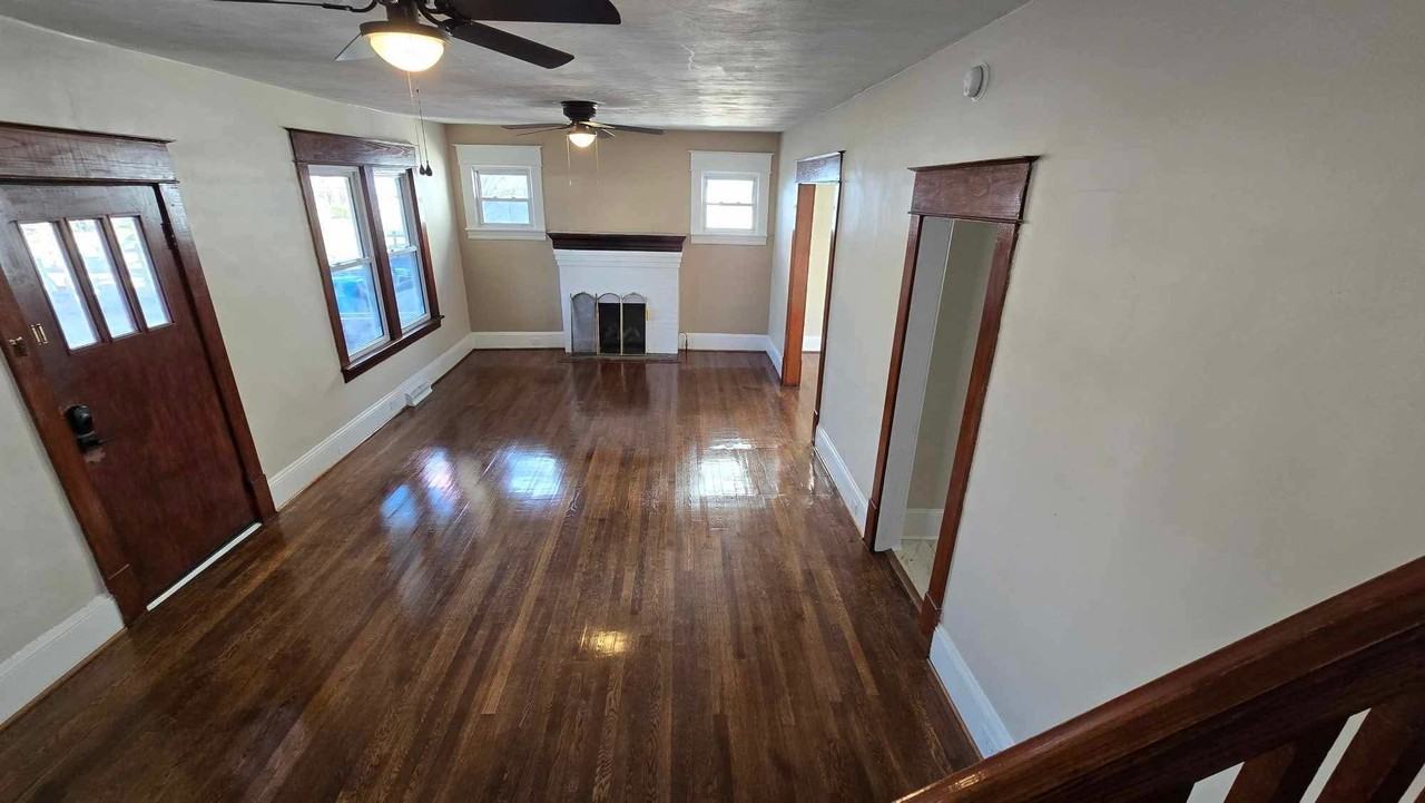 2138 Memorial Ave Sw #1 - Photo 3 of 21