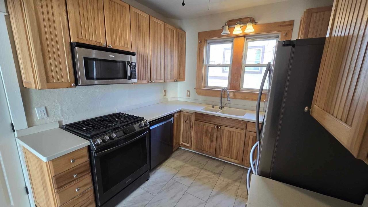 2138 Memorial Ave Sw #1 - Photo 5 of 21