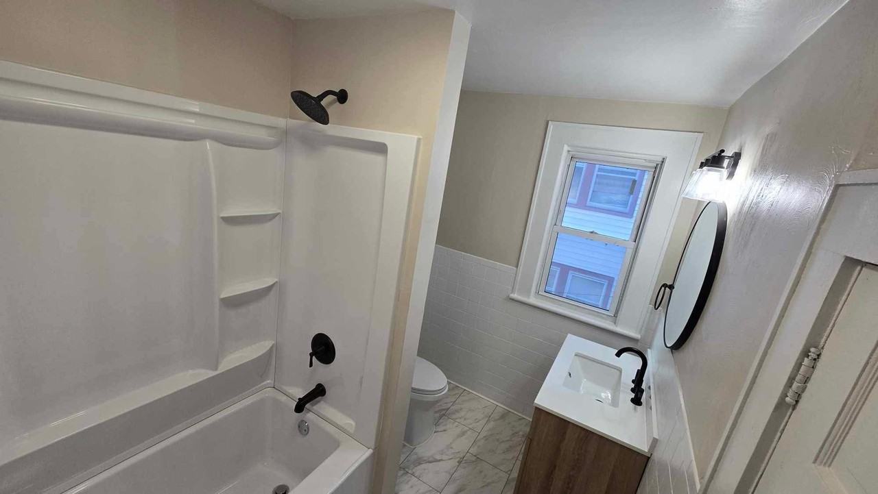2138 Memorial Ave Sw #1 - Photo 7 of 21