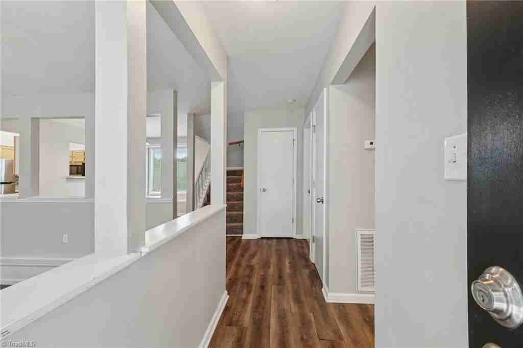 3221 Pipers Way - Photo 4 of 18