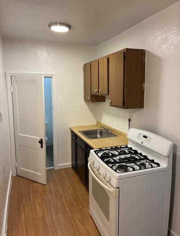 115 Burton Dr - Photo 3 of 7