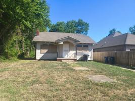 featured image of 217 E Woodrow St