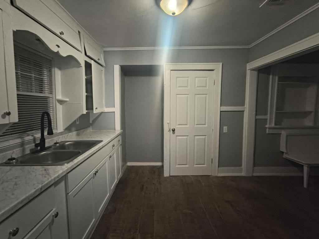 217 E Woodrow St - Photo 4 of 12
