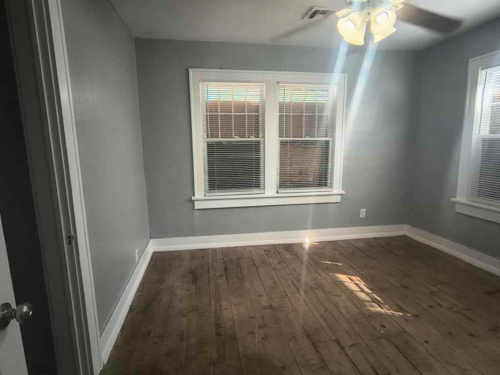 217 E Woodrow St - Photo 5 of 12