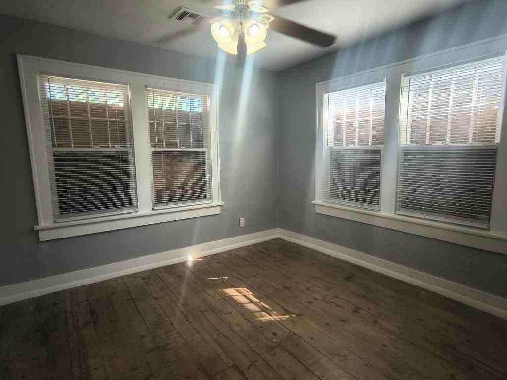 217 E Woodrow St - Photo 6 of 12