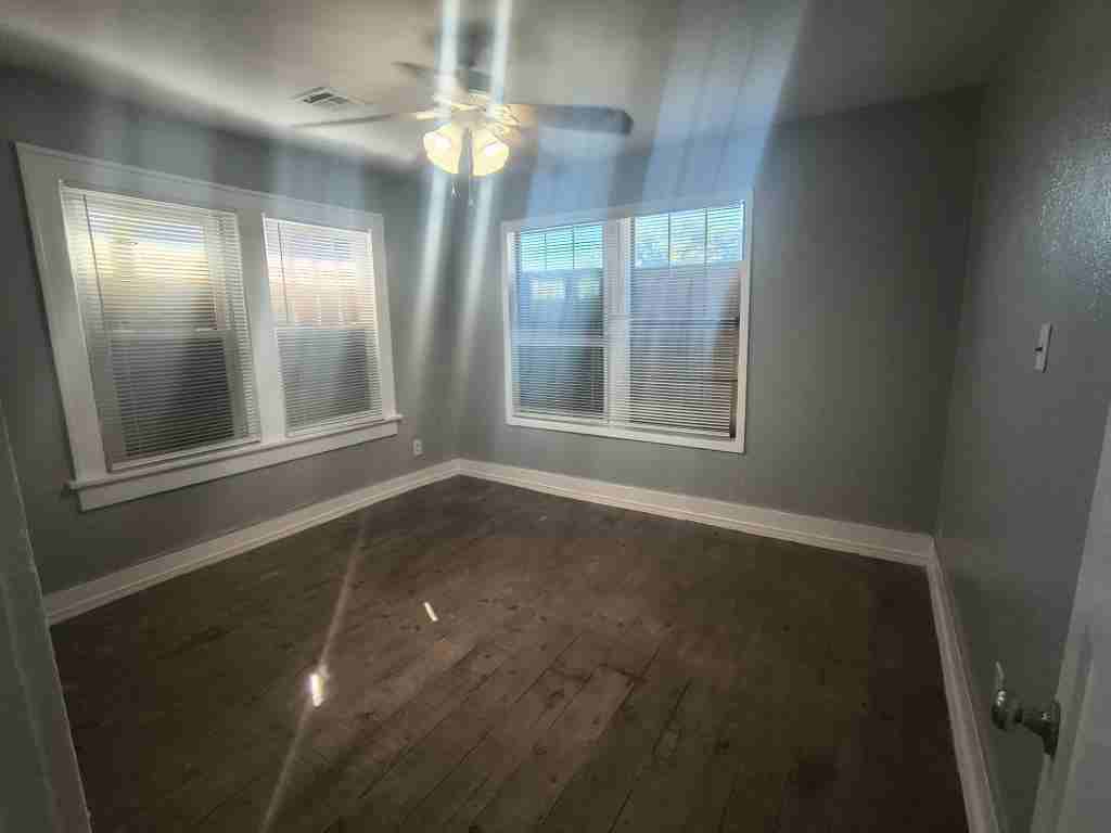 217 E Woodrow St - Photo 7 of 12