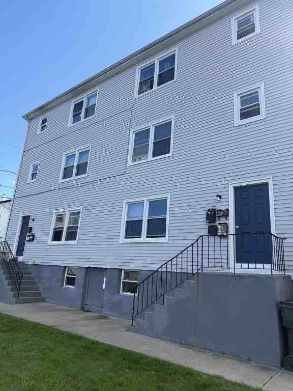 183 Lowell St - Photo 6 of 6