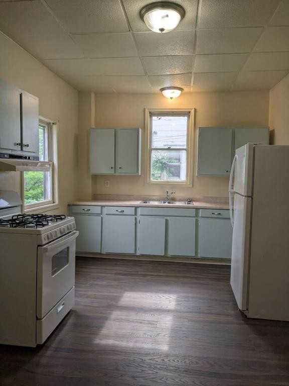 1004 E Walnut St - Photo 2 of 14