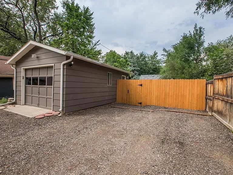 413 E Elizabeth St - Photo 4 of 23