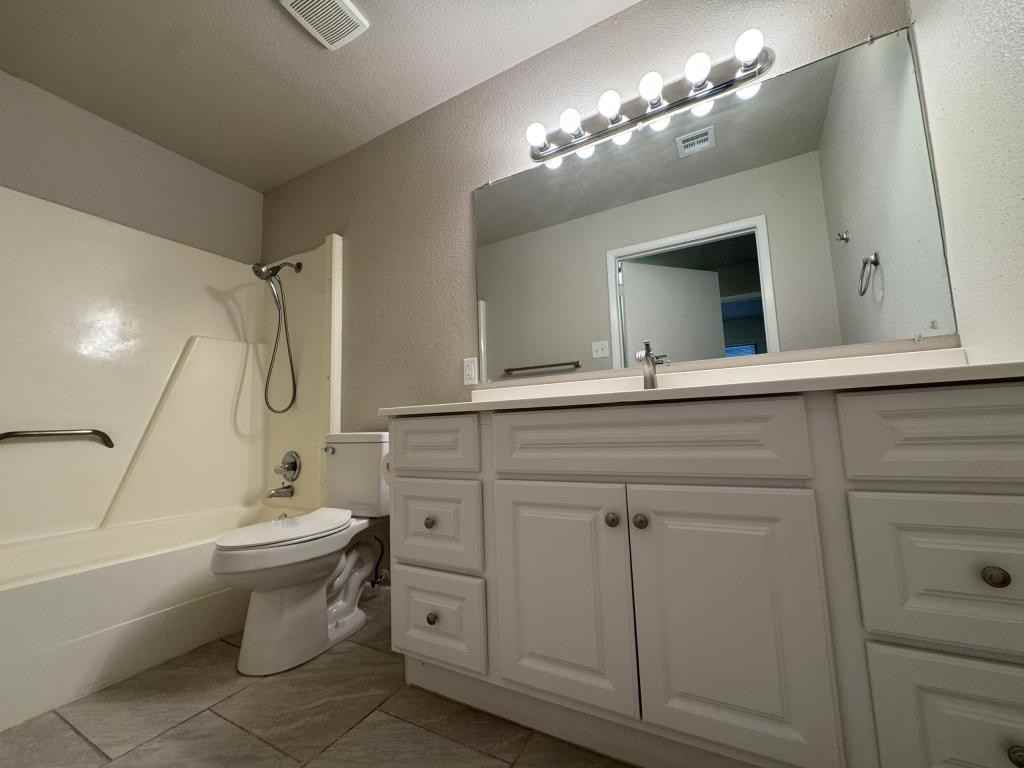 1101 E Avenue O - Photo 6 of 10