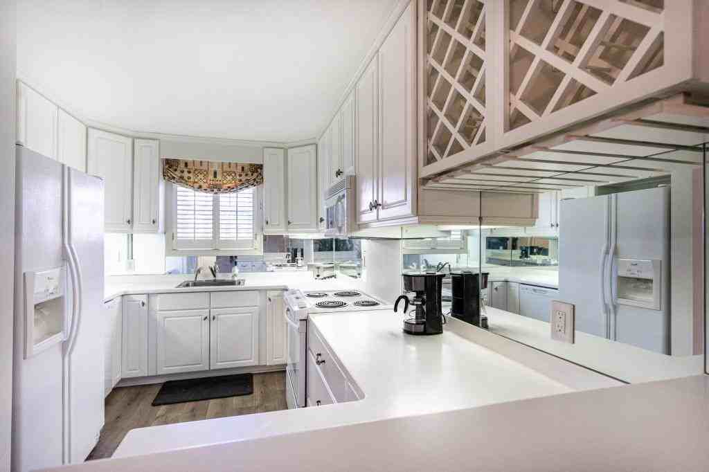 1305 Vernon St - Photo 2 of 14