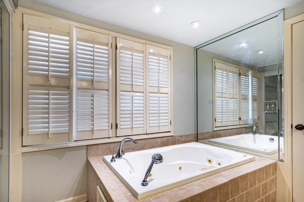 1305 Vernon St - Photo 7 of 14