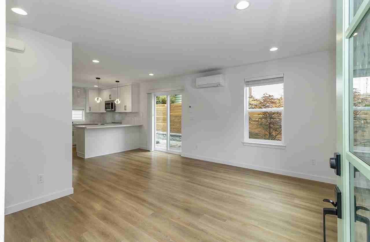 11517 5th Ave Ne #B - Photo 2 of 25