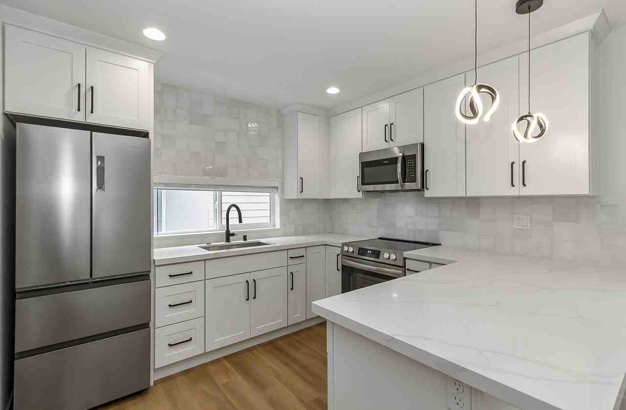 11517 5th Ave Ne #B - Photo 5 of 25