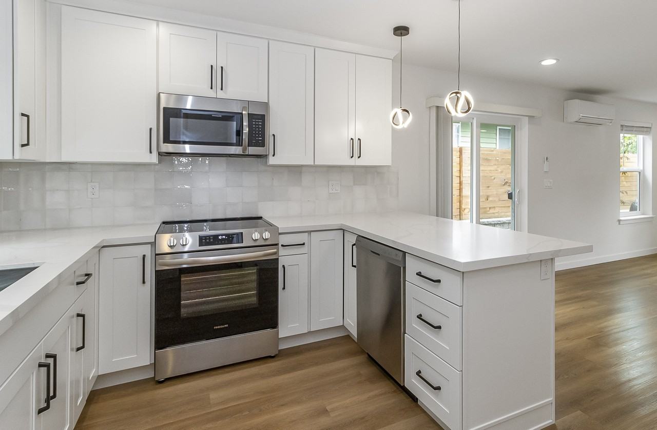 11517 5th Ave Ne #B - Photo 7 of 25