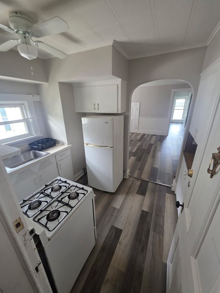 428 Eagle St Uppr 3 - Photo 3 of 7