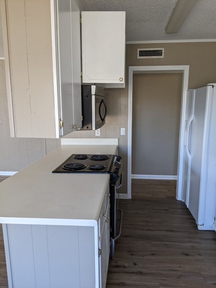 2203 Glen Haven Dr #1 - Photo 5 of 14