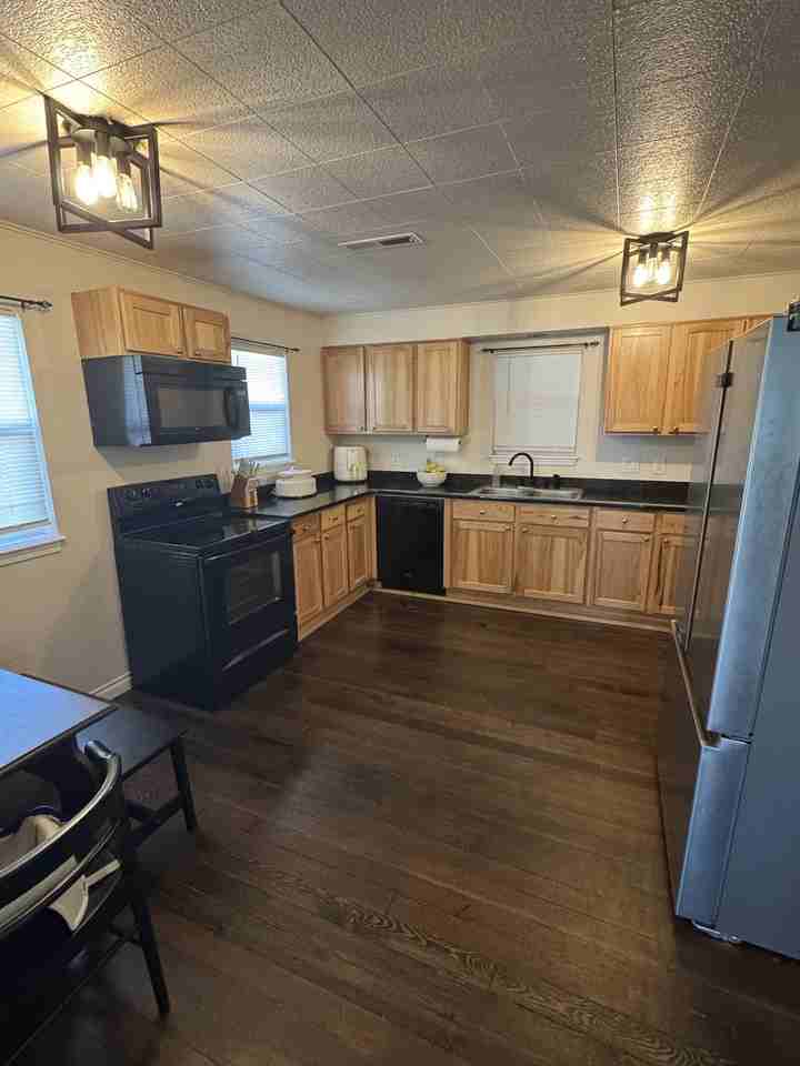 447 N 5th St #1 - Photo 3 of 18