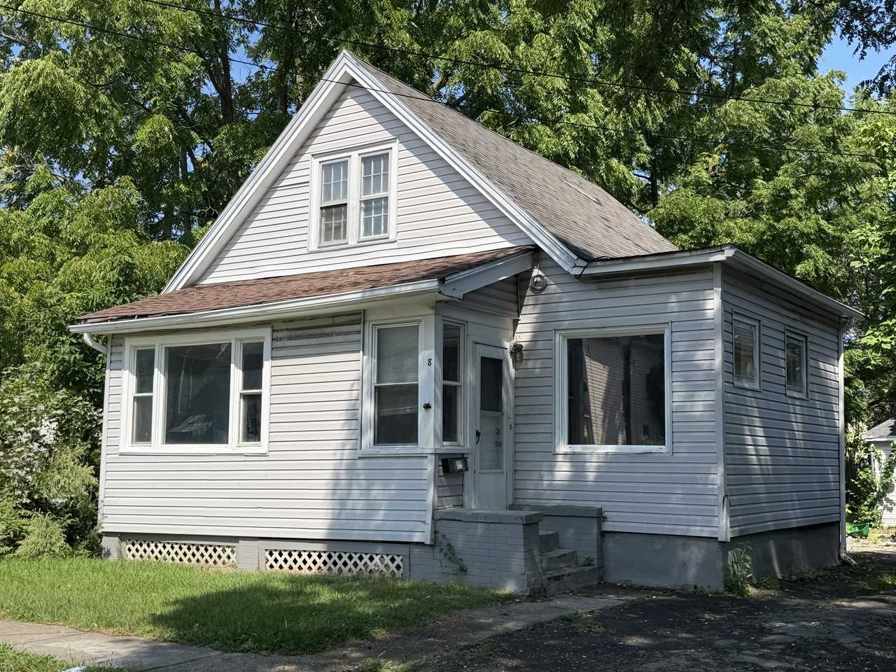 8 Laurel St #1