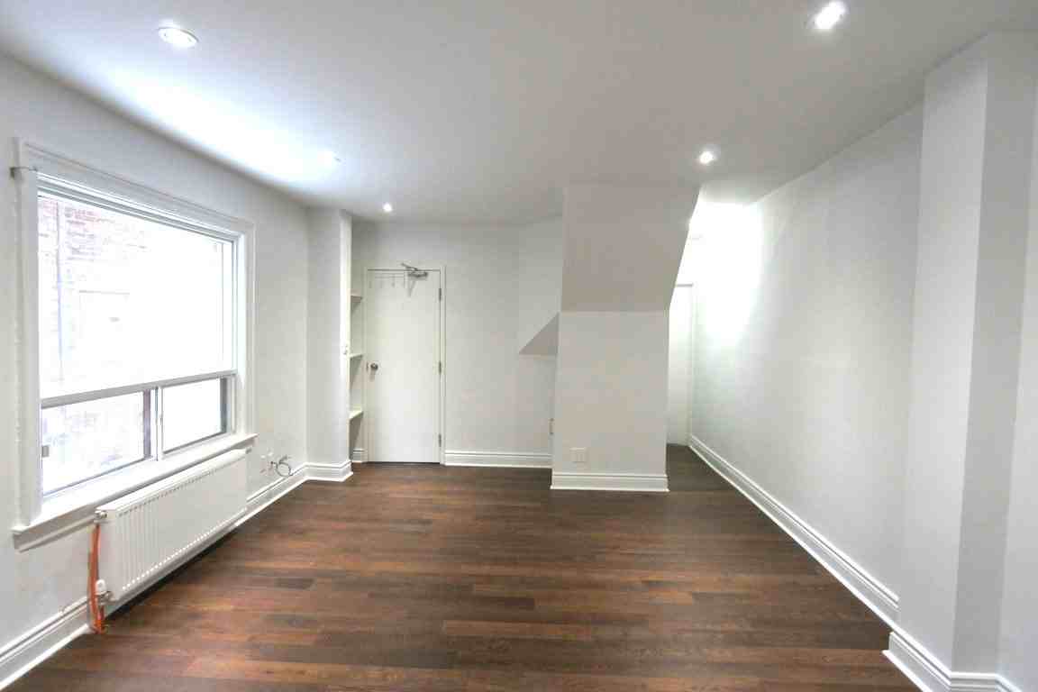 22 Rusholme Park Cres #MAIN - Photo 2 of 20