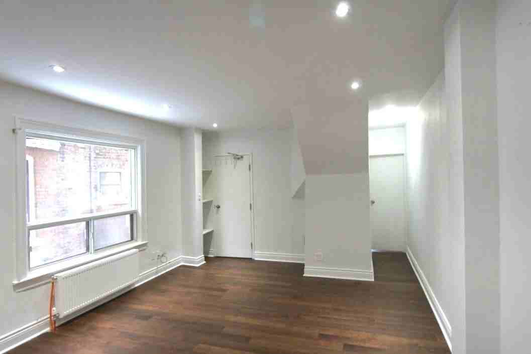 22 Rusholme Park Cres #MAIN - Photo 3 of 20