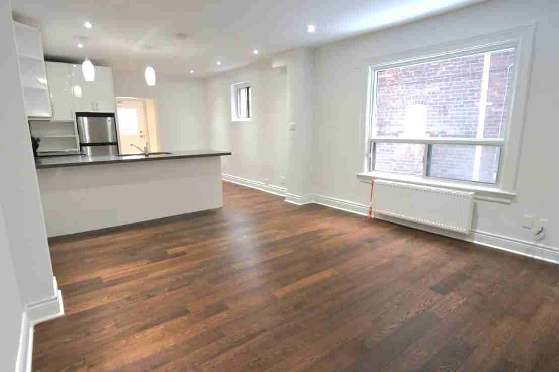 22 Rusholme Park Cres #MAIN - Photo 4 of 20