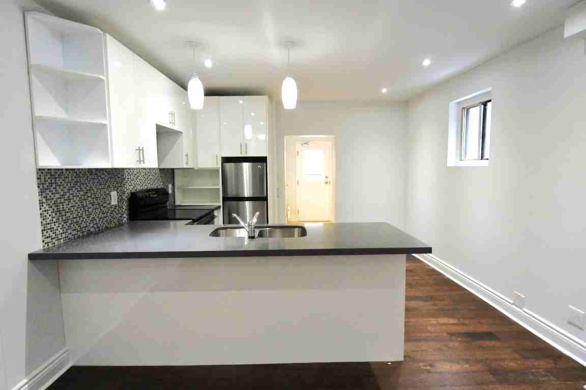 22 Rusholme Park Cres #MAIN - Photo 6 of 20