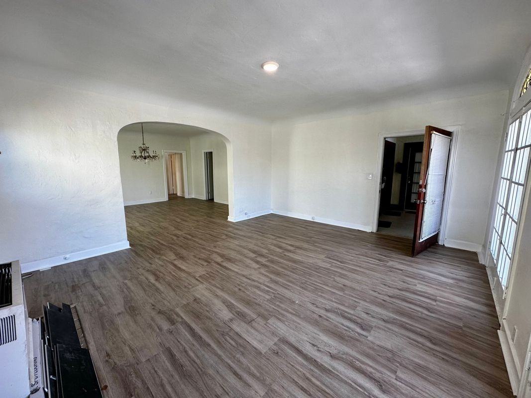 226 S New Hampshire Ave - Photo 2 of 11