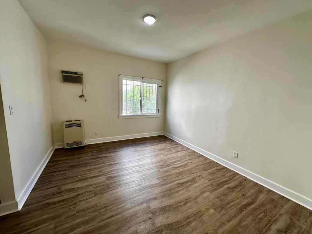 226 S New Hampshire Ave - Photo 5 of 11