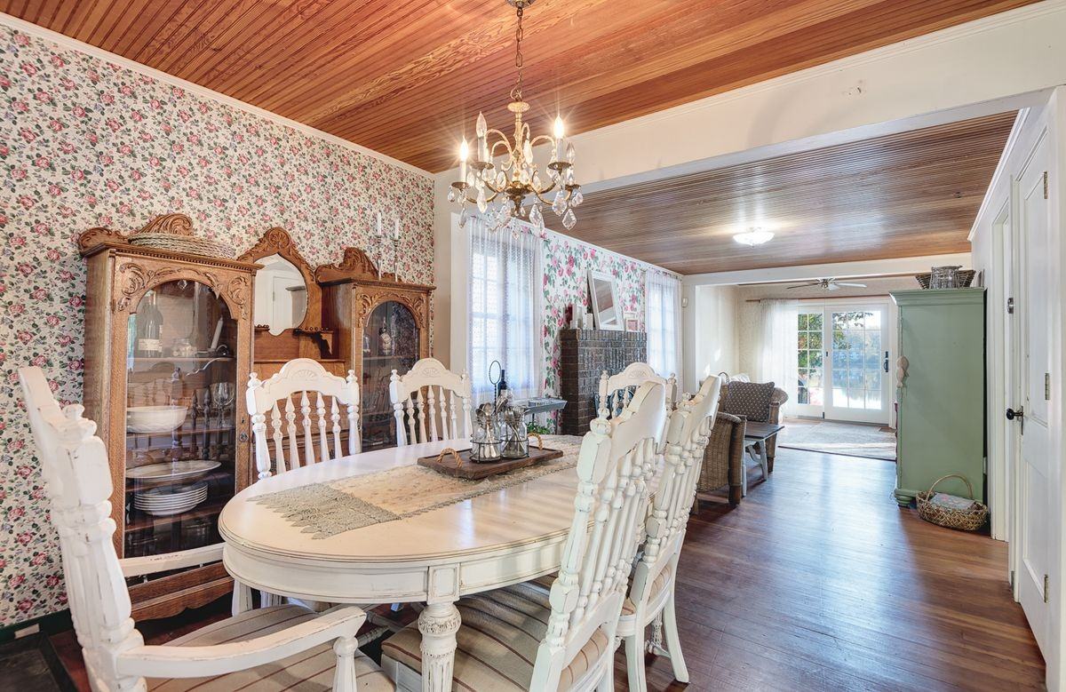 8038 Hill Trl N - Photo 2 of 14