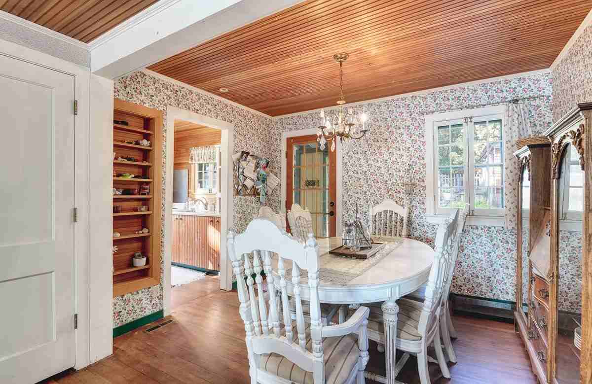 8038 Hill Trl N - Photo 3 of 14