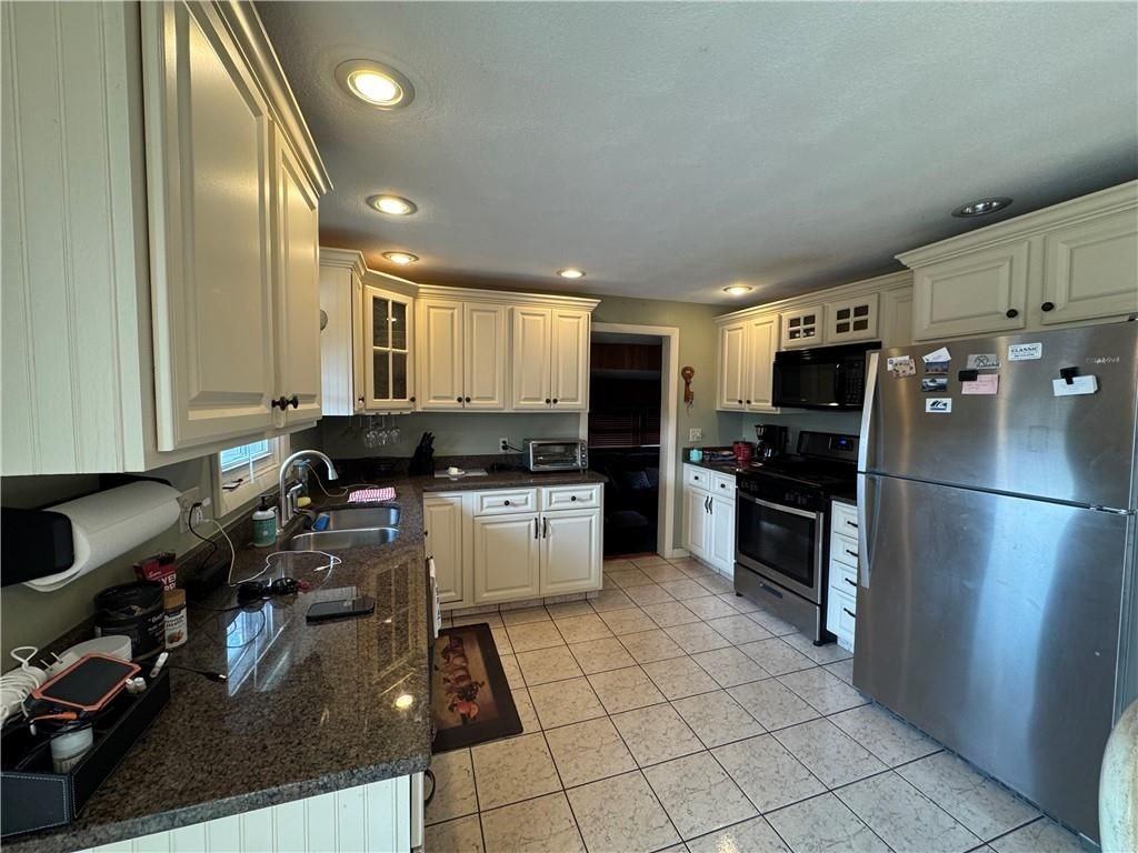 73 Armory Dr - Photo 5 of 15