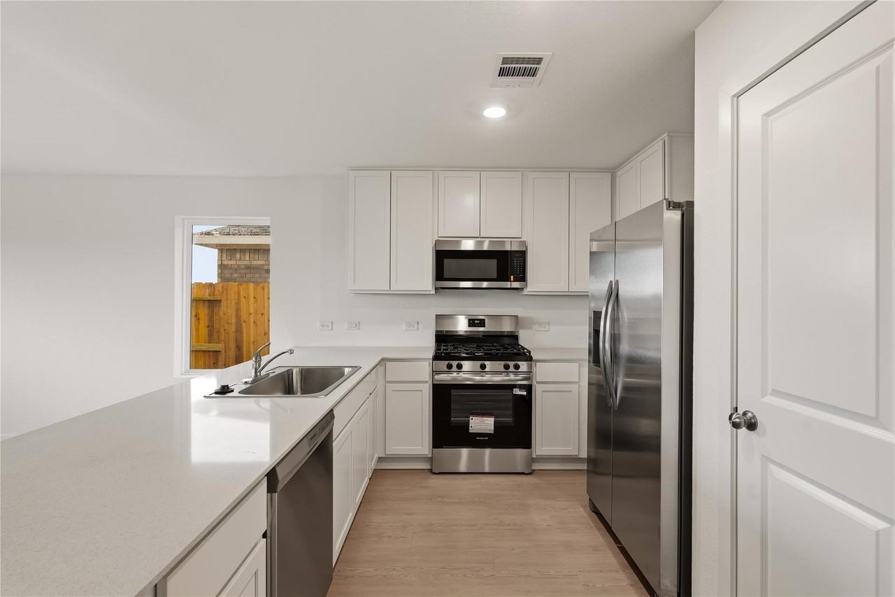 1427 Parks Edge Lane #1 - Photo 3 of 38
