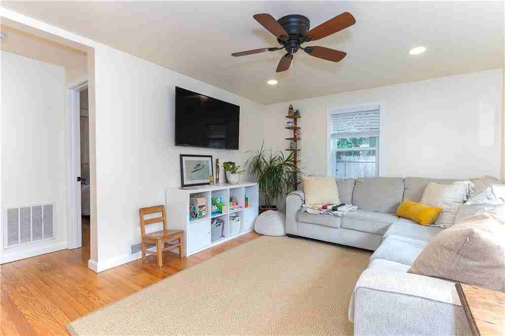 15 Spencer Dr - Photo 5 of 24