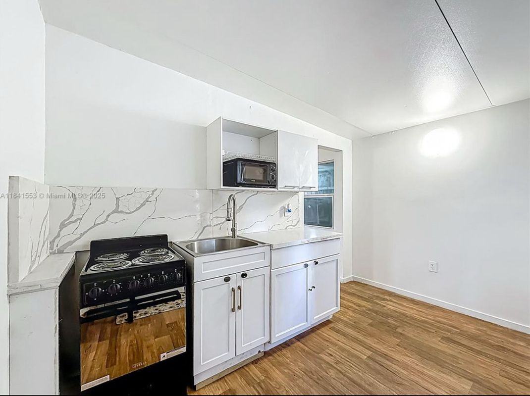 1110 N 58th Ave ##2