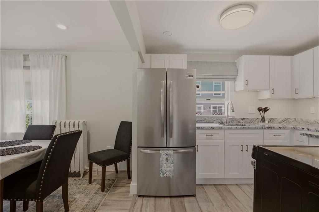629 Thames St ##2 - Photo 4 of 35