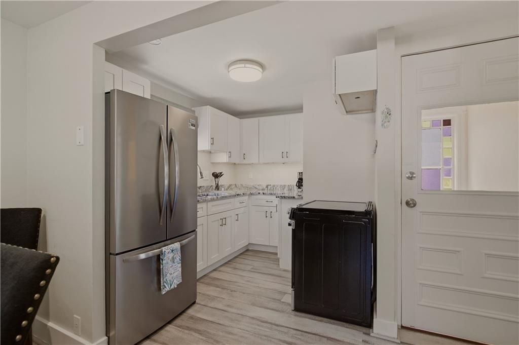629 Thames St ##2 - Photo 5 of 35