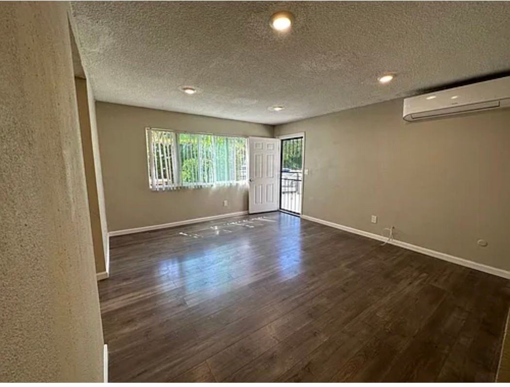 5747 1/2 Benner St - Photo 3 of 5