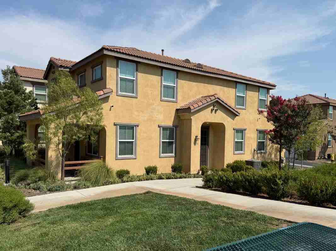 2116 Lavender Ln - Photo 2 of 4