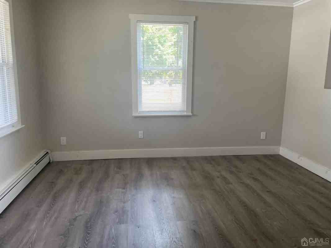 879 Upper Main St - Photo 3 of 11