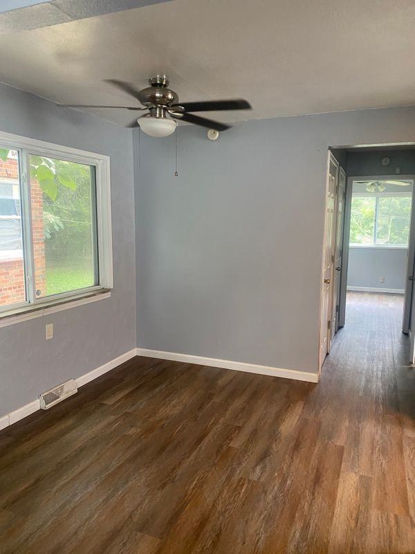 5261 Thrush Ave - Photo 2 of 7