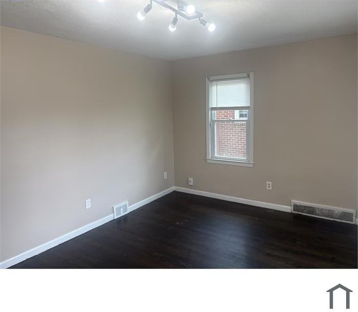865 Sherbourne St #1 - Photo 3 of 4