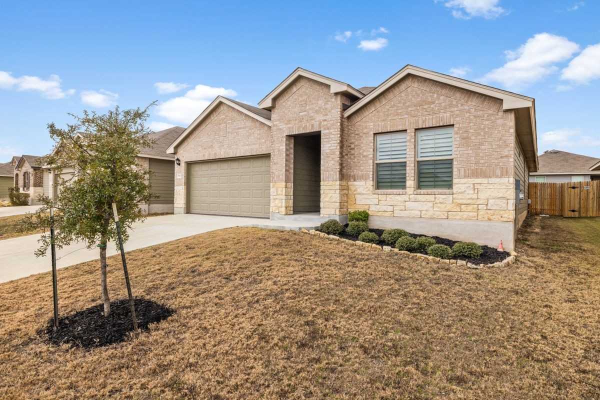 583 Taggart Trl - Photo 2 of 25