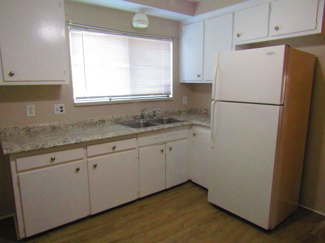 14260 W 9 Mile Rd - Photo 4 of 36