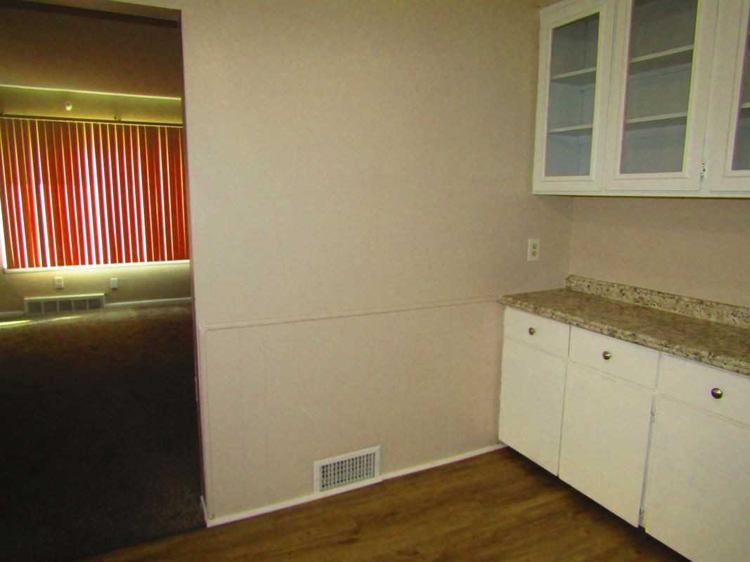 14260 W 9 Mile Rd - Photo 6 of 36