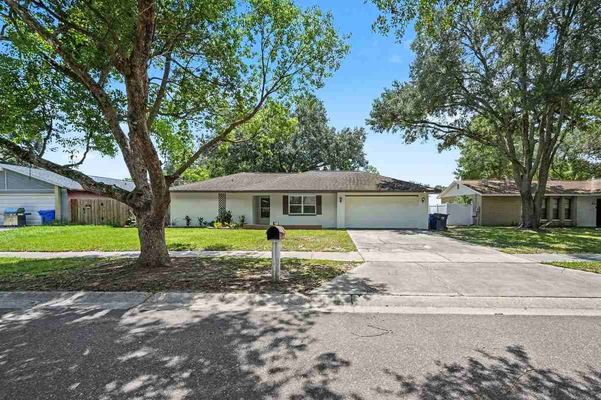 1913 Cedarbrooke Dr