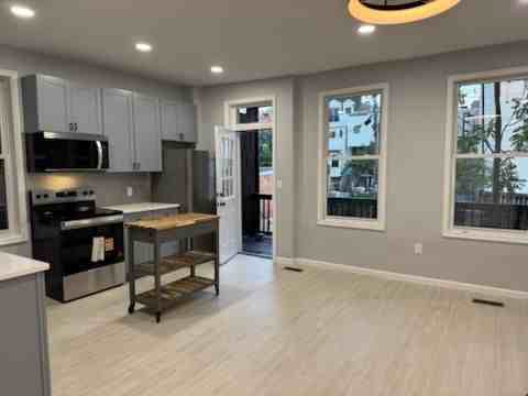 1354 Girard St Nw ##A - Photo 3 of 10