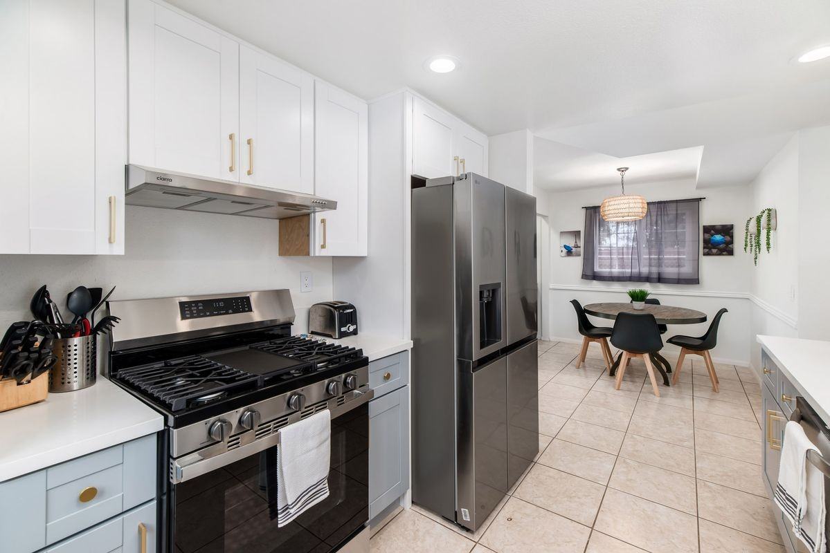 2971 Franklin Ave - Photo 2 of 34