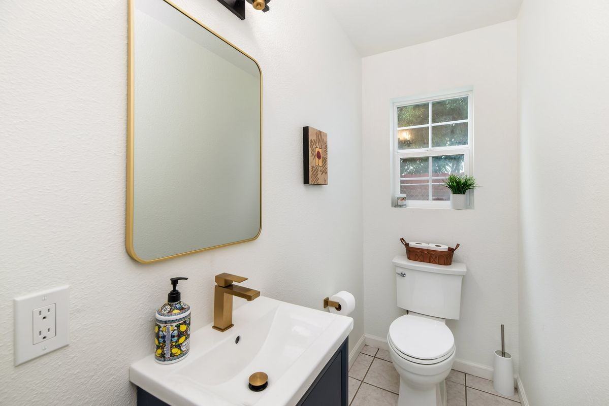 2971 Franklin Ave - Photo 5 of 34