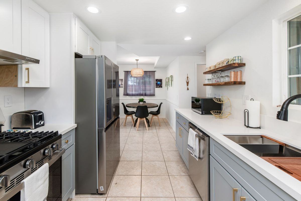 2971 Franklin Ave - Photo 6 of 34